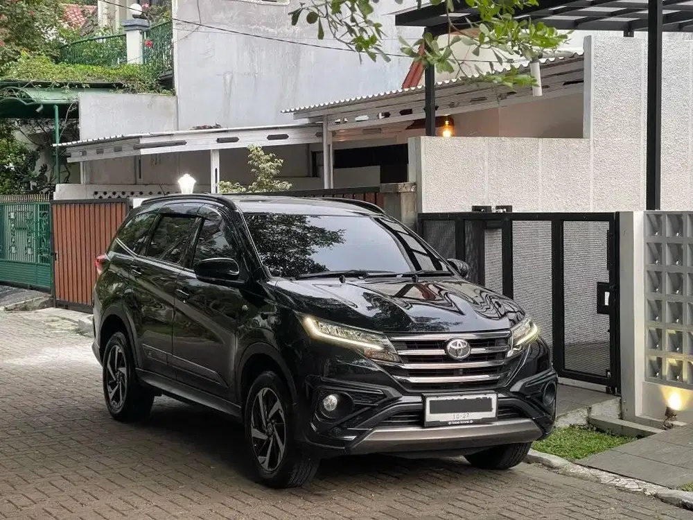 Toyota Rush GR 2022 AT Matic Model 2023 istimewa low km Siap pakai