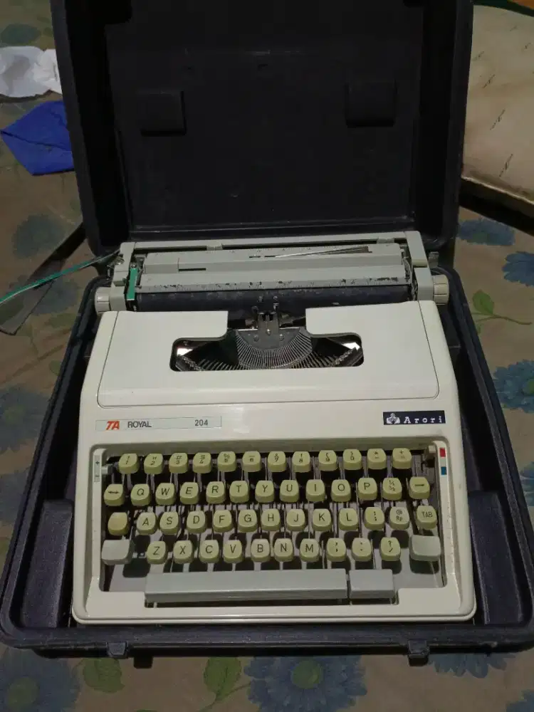 Mesin Ketik Antik TA Royal 204 – Tombol Empuk – Normal