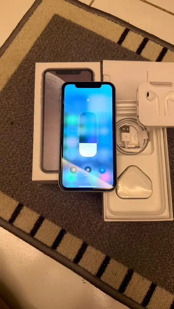 Iphone Xr White 128GB Lengkap Terdaftar