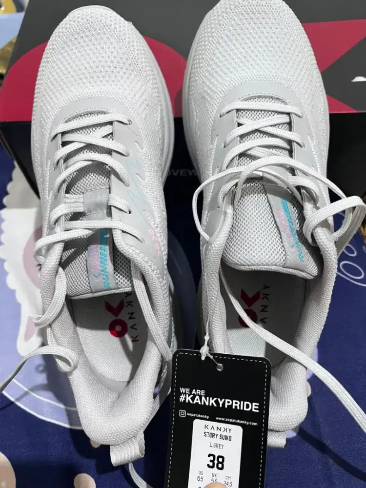 sepatu running wanita