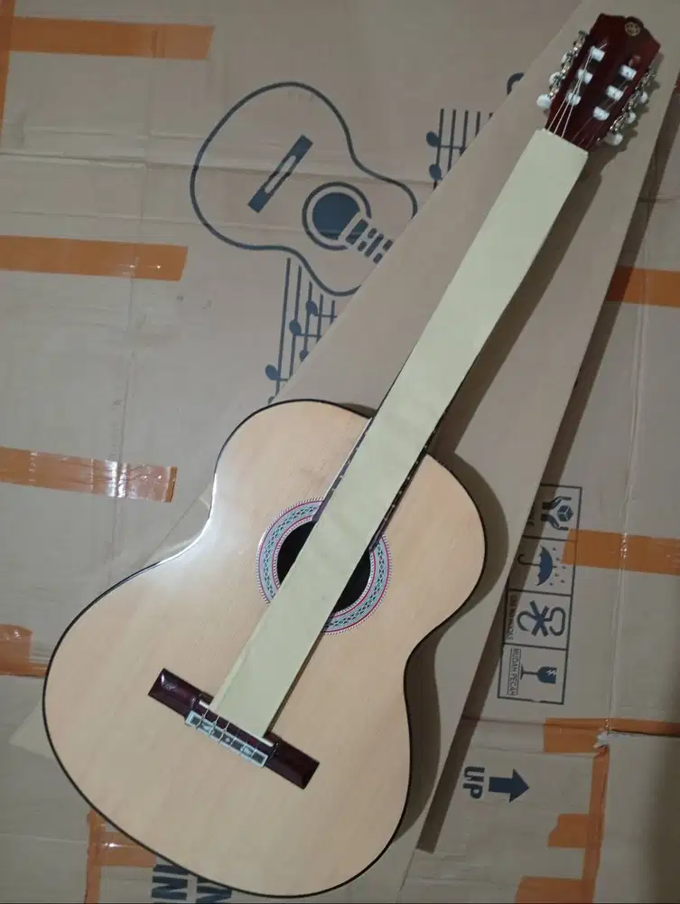 GITAR AKUSTIK CLASIC NYLON TANAM BESI KONDISI BARU