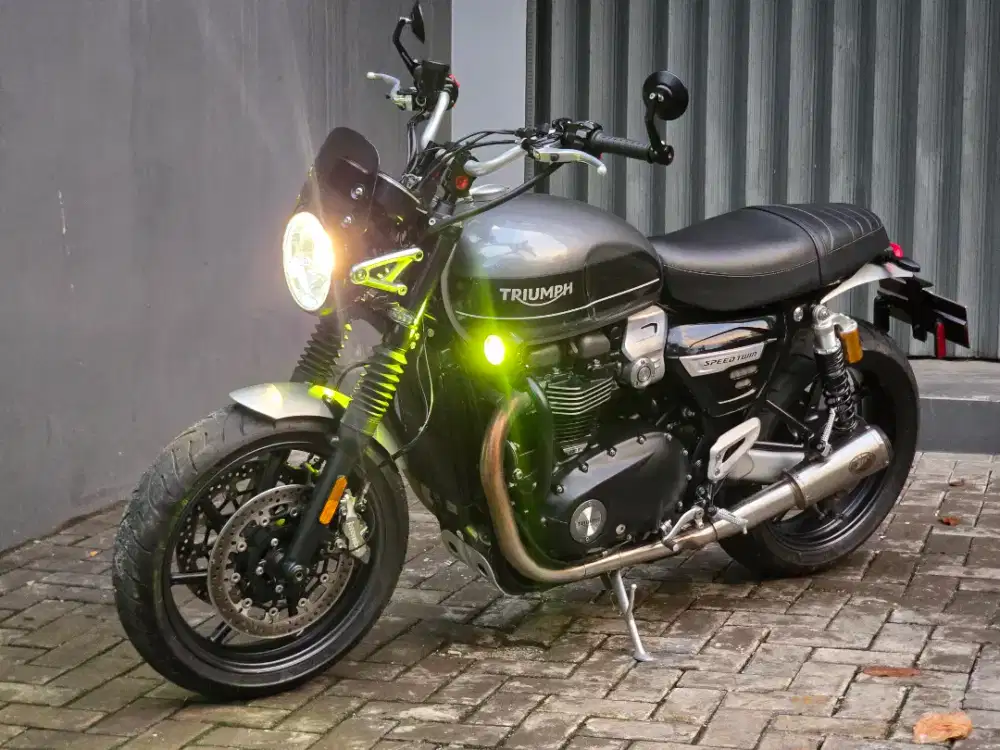 Moge Naked Triumph Speed Twin 1200 th 2020 Modif Ohlins Zard Siap Gas