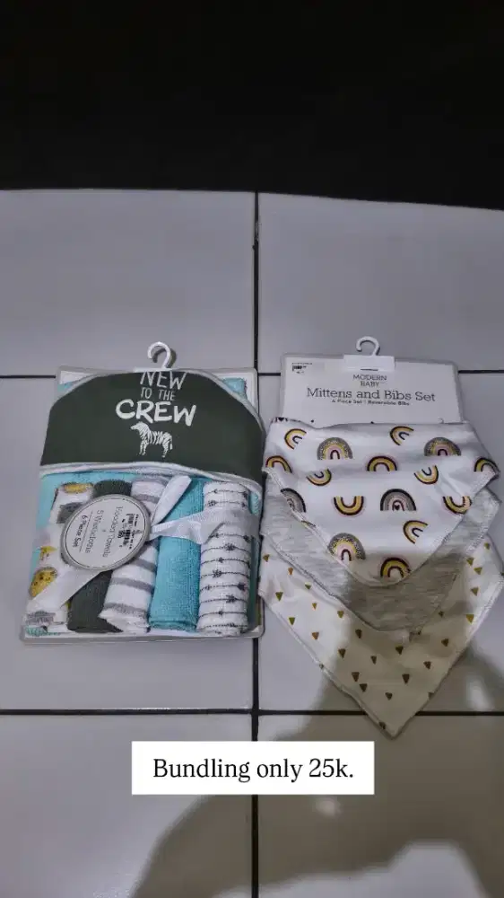 Bundling hooded towels + 5 wash cloth & celemek untuk mpasi
