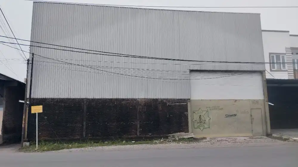 Disewakan gudang bangunan besi