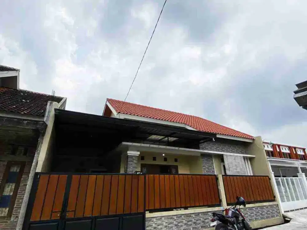 rumah cantik gedongan colomadu lokasi strategis pinggir jalan utama