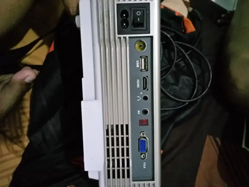 Di jual proyektor,masih normal , mnus ngak ada remot sama dus