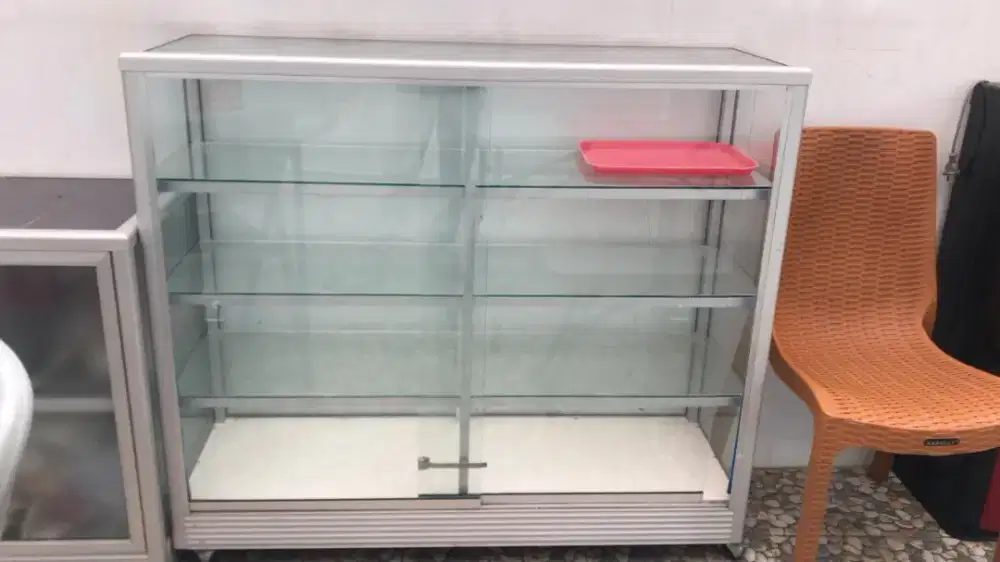 Etalase jarang dipakai