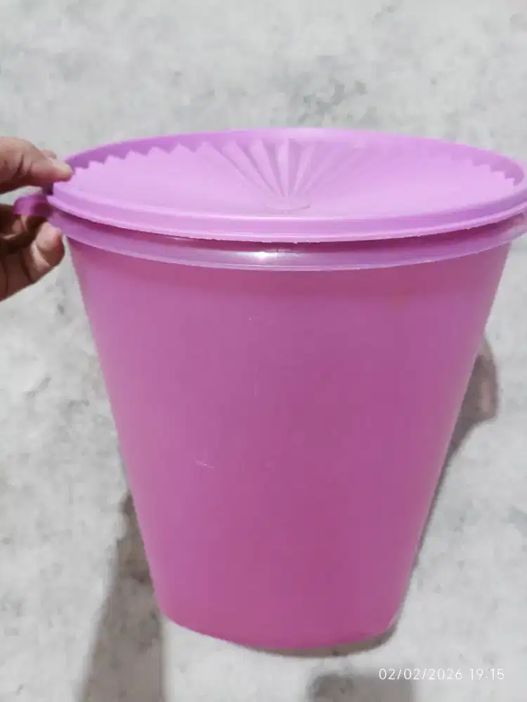 Tupperware kapasitas besar