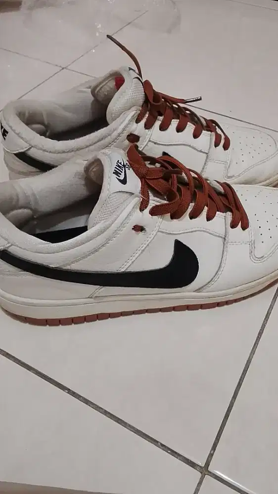 Sepatu NiKE SB DUNK White Gum size 42 insol 26'5 made in vietnam