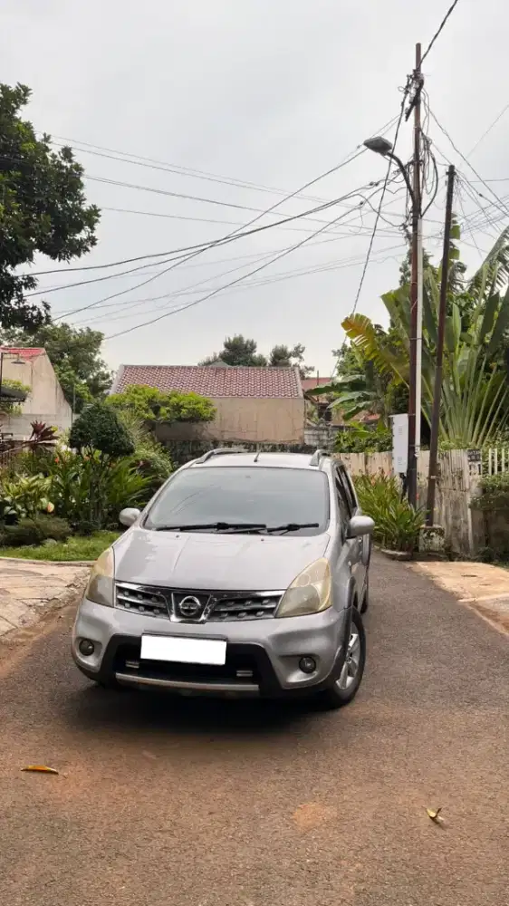 Nissan Livina 2010 Bensin