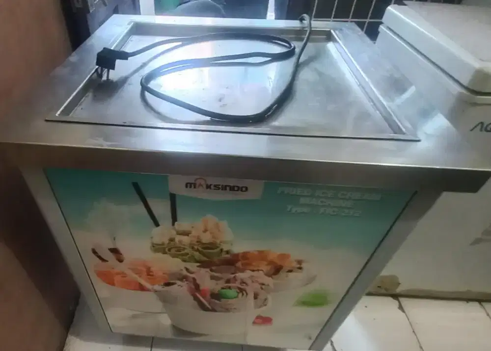 Mesin es krim roll goreng