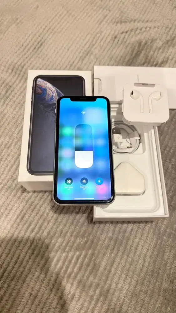 Iphone Xr White 64GB Lengkap Terdaftar