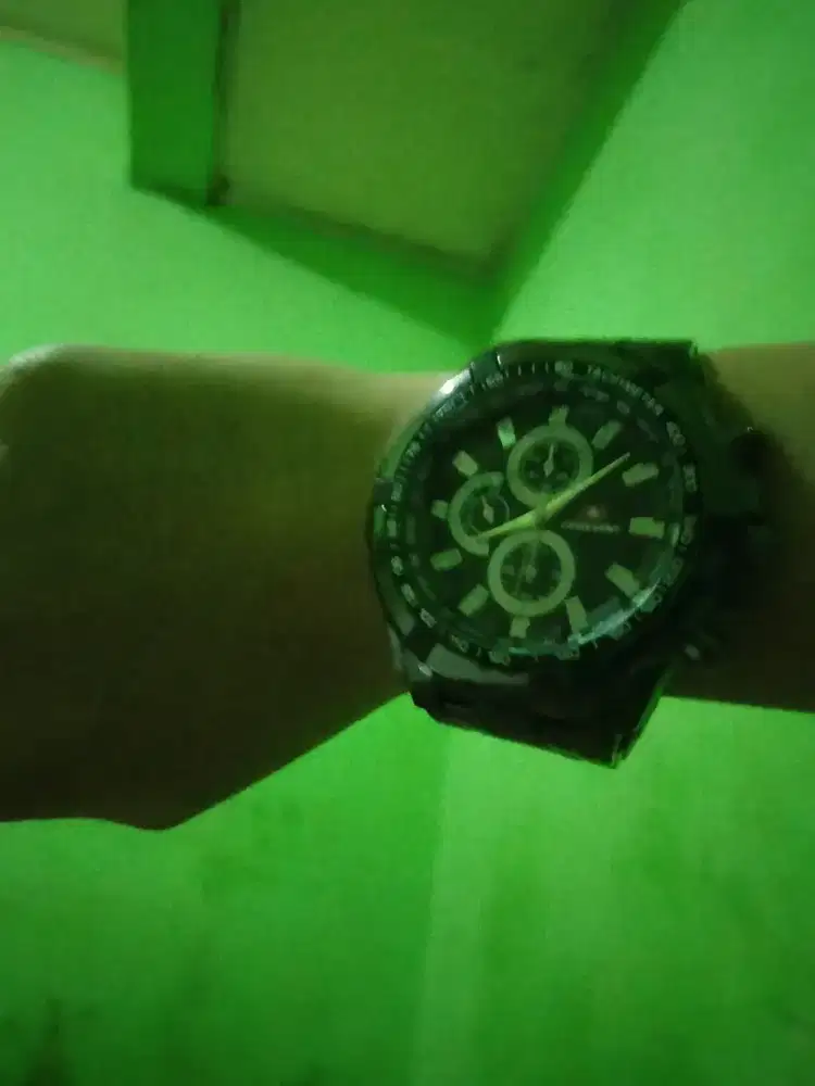 Jam tangan masih baru