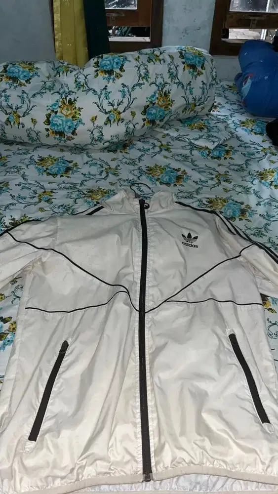 Jaket parasut adidas