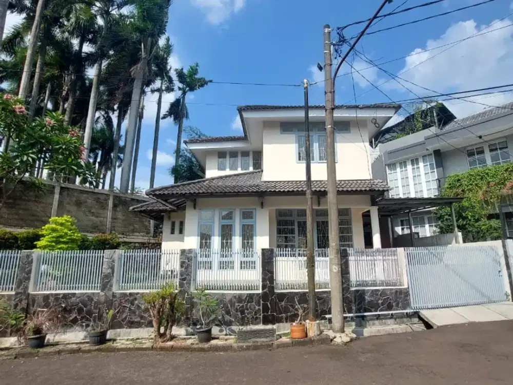 Disewakan Rumah Homey 3 KT 2 Lantai di Sektor 9 Bintaro, Tangerang Selatan (IM)