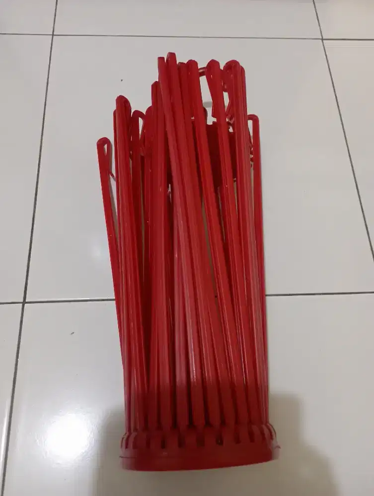 Gantungan baju bulat isi stik 30