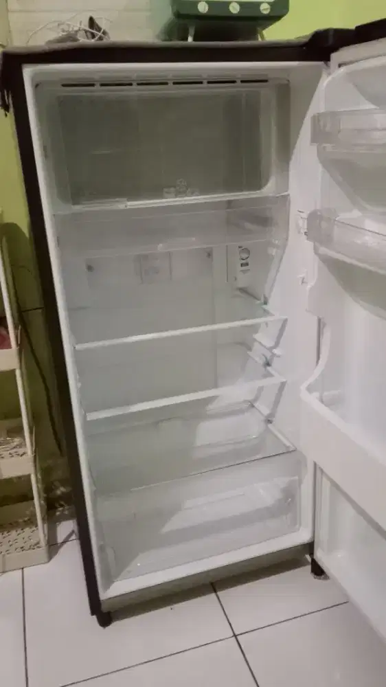 Di jual kulkas bekas pake sendiri masih normal