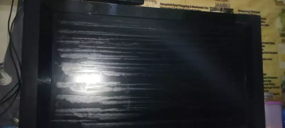 Tv lcd samsung 40in layar keriput