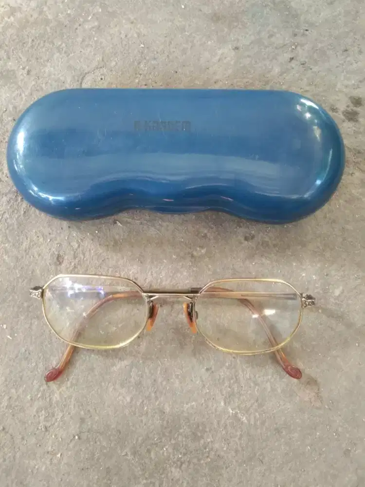 Kacamata motif ukir japan