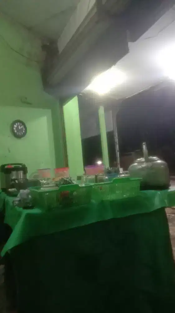 Jaga warung makan