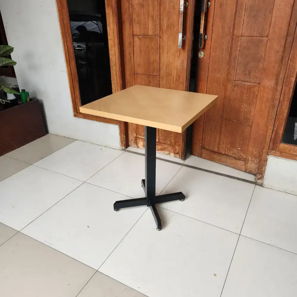 Meja ex Cafe - Meja ex Resto M11