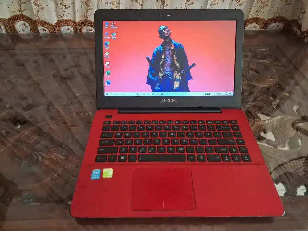 Laptop asus core i3-4004u, ram 8gb, hdd 500gb, dobel vga geforce