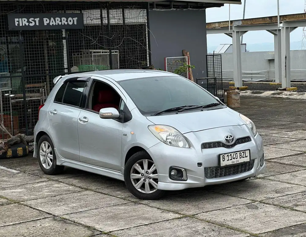 PALING MURAH !!DP10JT YARIS E AT MATIC 2012