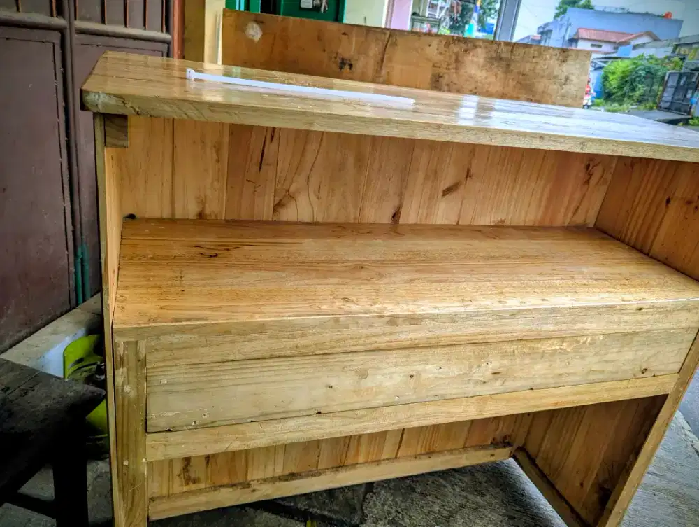 Meja kasir atau meja resepsionis