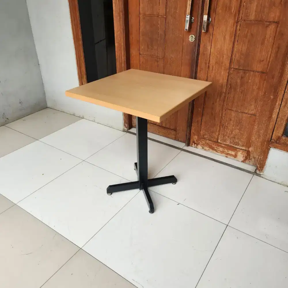 Meja ex Cafe - Meja ex Resto M13