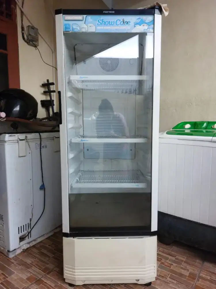 showcase dingin mengigil