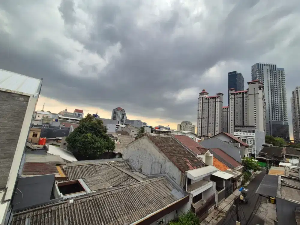 Rumah Baru Siap Huni 3 Kamar Tidur dekat Mall Tanjung Duren Jakarta Barat