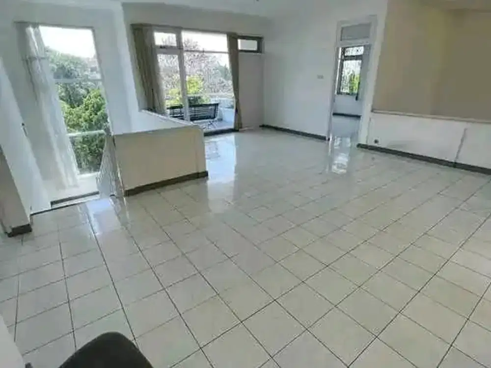 Rumah 2 Lantai Nyaman Asri di Tubagus Ismail Dago