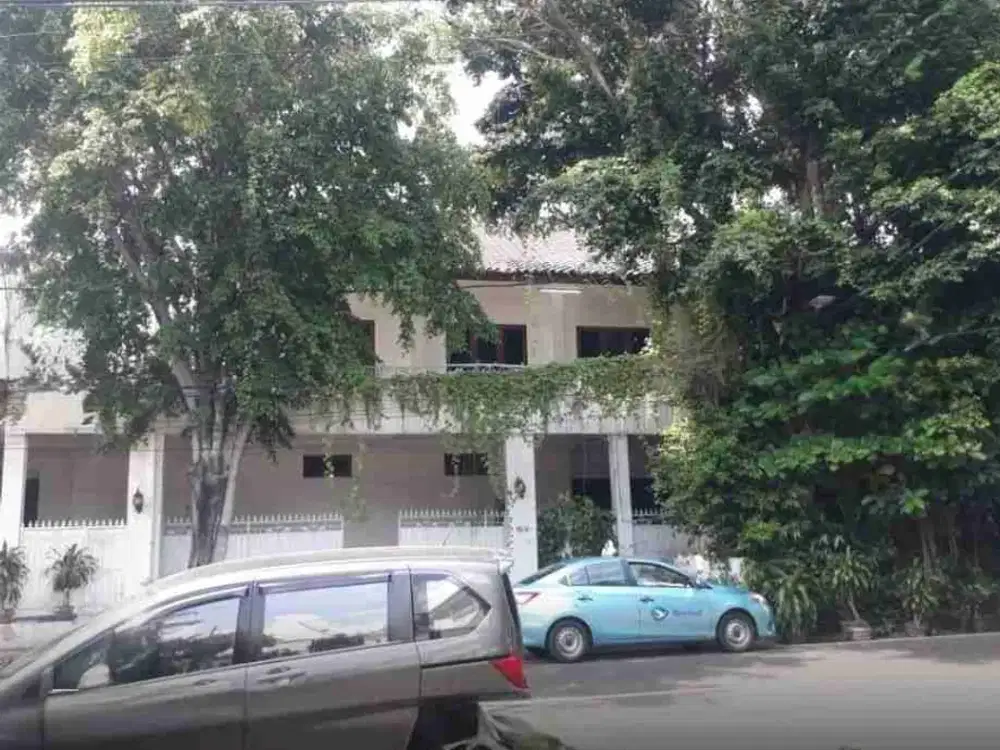 Rumah 2 Lantai di Kebon Baru Tebet, Lahan Luas 475 m², Lokasi Premium