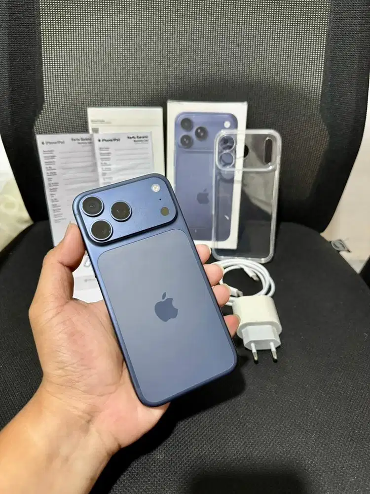 iphone 17 promax 256gb ibox like new