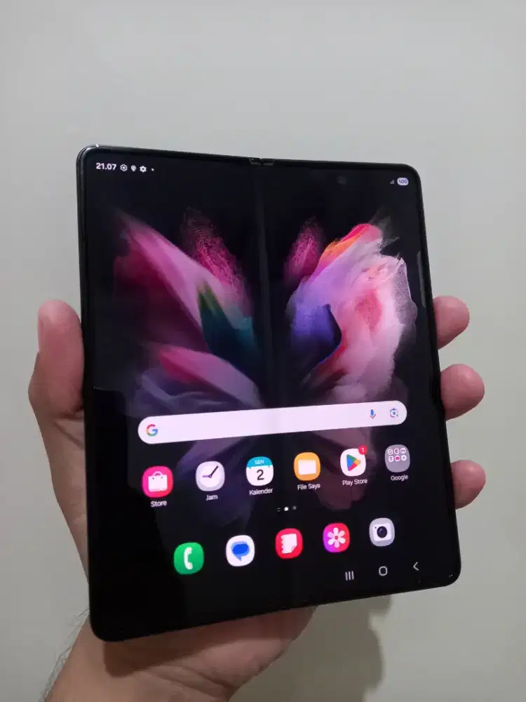 Samsung Galaxy Z Fold 3 Ram 12/512Gb Fullset ex sein ada minus dibaca