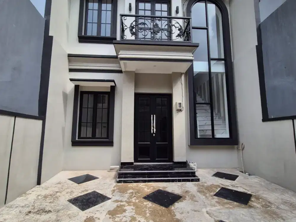 Rumah Baru Mewah 2 Lantai dekat Kawasan bisnis di Taman Ratu Jakarta Barat