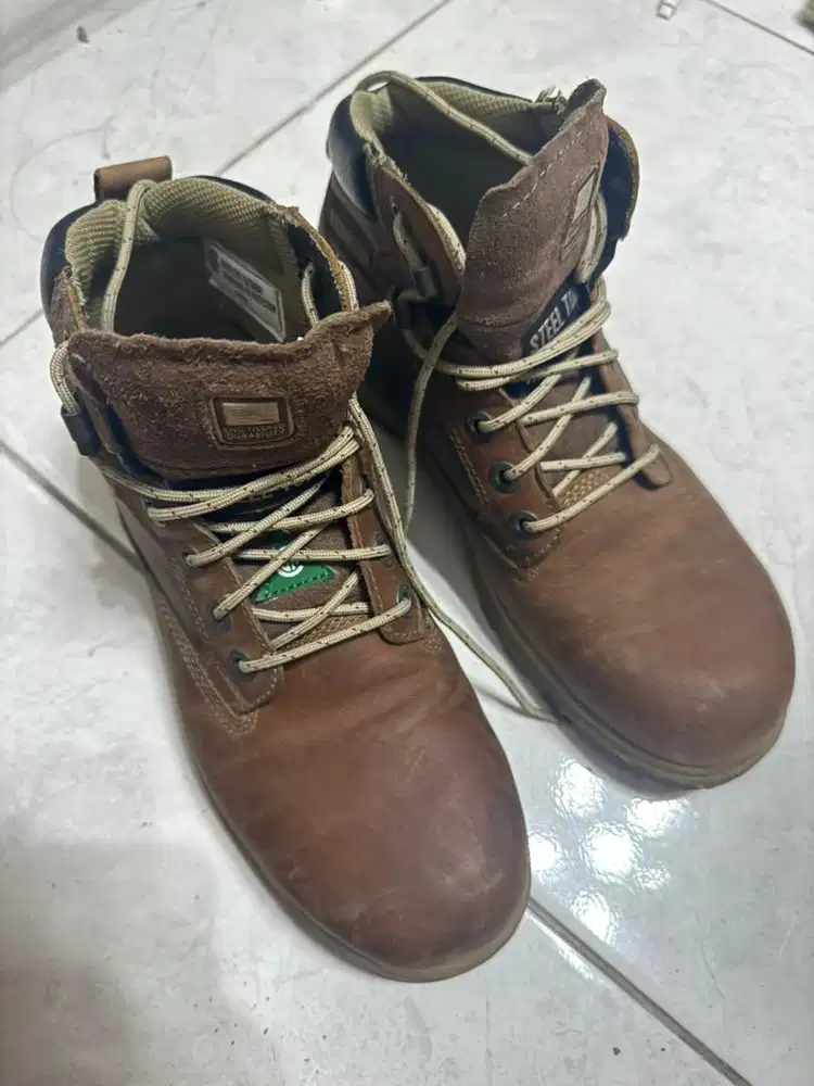 Caterpillar Safety Shoes (Woman)