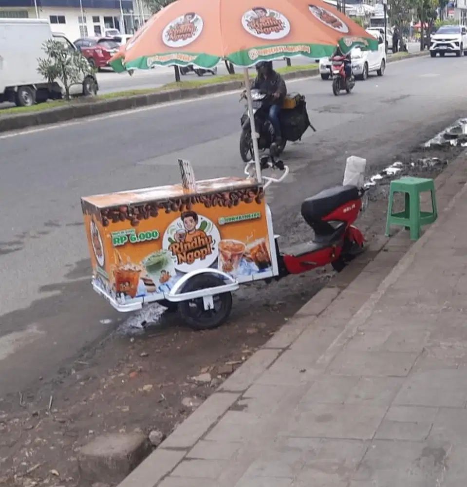 Dicari pegawai membawa sepeda listrik kopi keliling