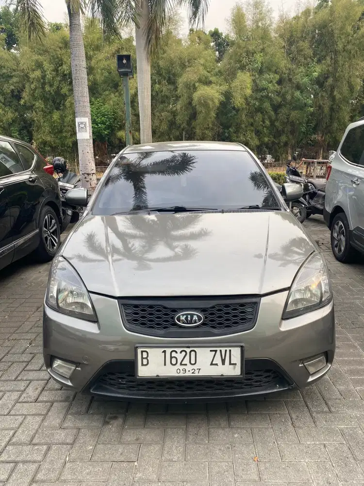 Kia rio pride 2011 AT