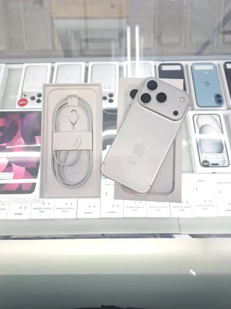 Second  IPhone 17 Pro 256GB Silver IBOX Garansi ON  Mulus Like New