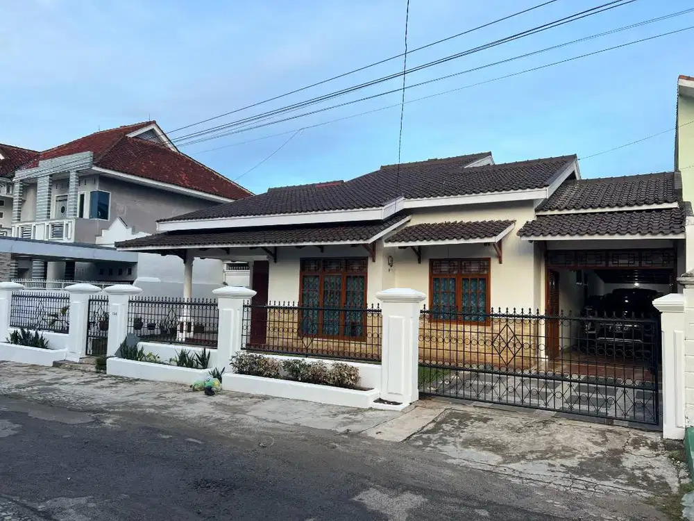 NEGO Jual Rumah Luas & Strategis, Hadap Timur di Bandarlampung