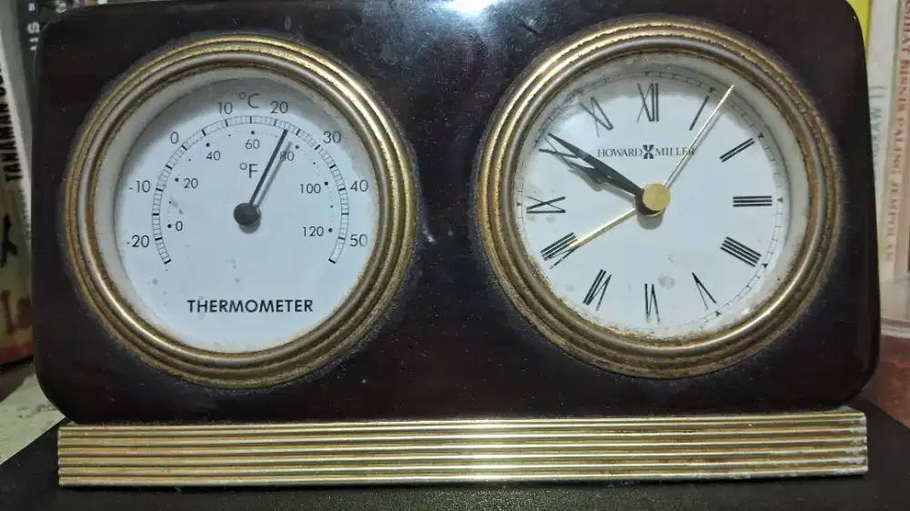 Jam meja vintage merk Howard Miller ada Thermometernya