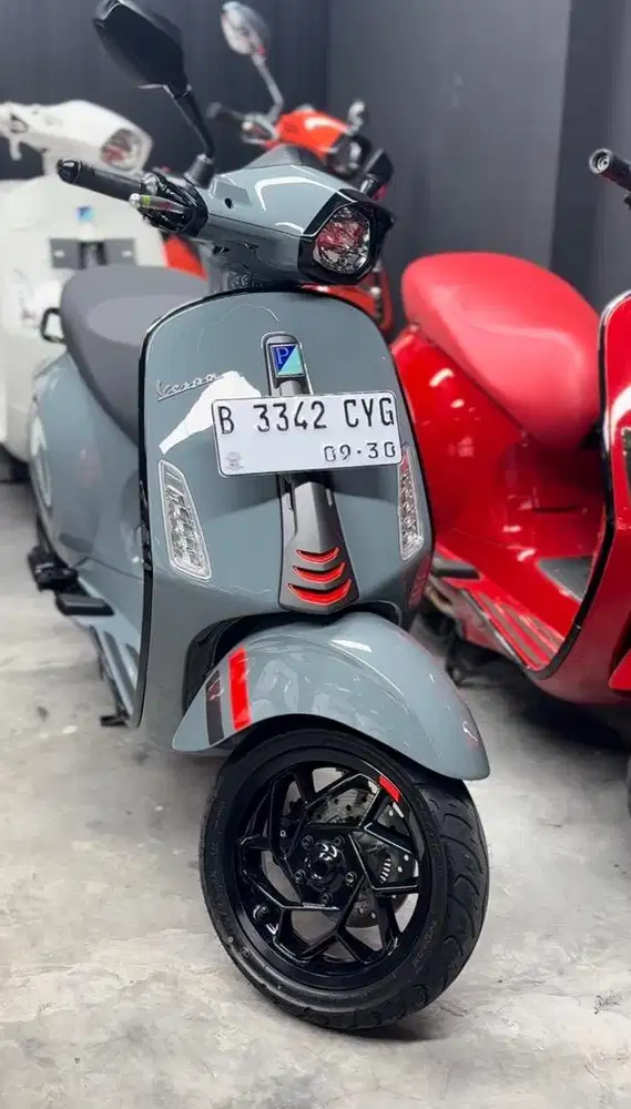 Vespa Sprint S 2025 ( km 700 perak)
