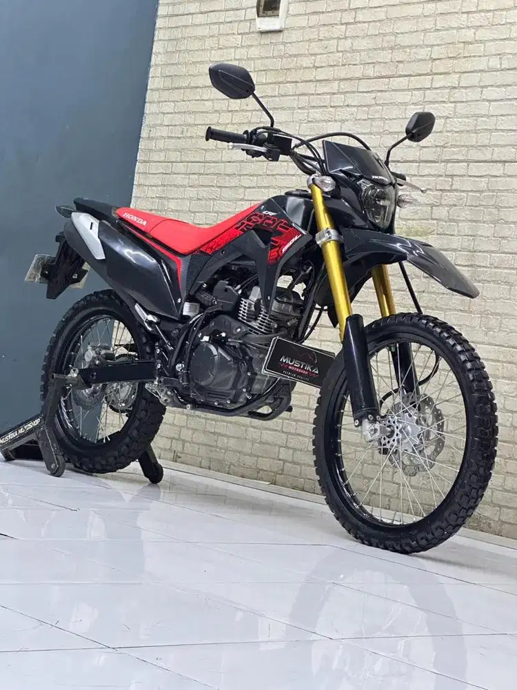 KM 11rb perak‼️ Honda CRF 150L 2024 Unit Grade A - Zaky Mustika