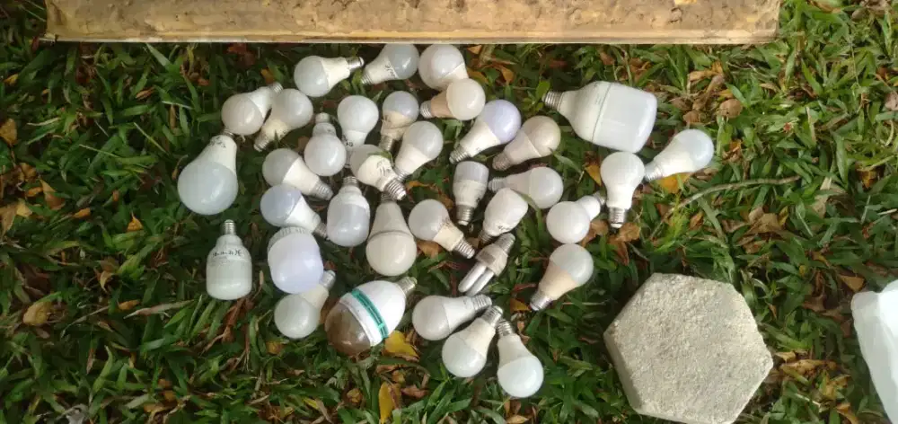 Di jual semua bola lampu mati yg minat,butuh,paham1 kantong plastik