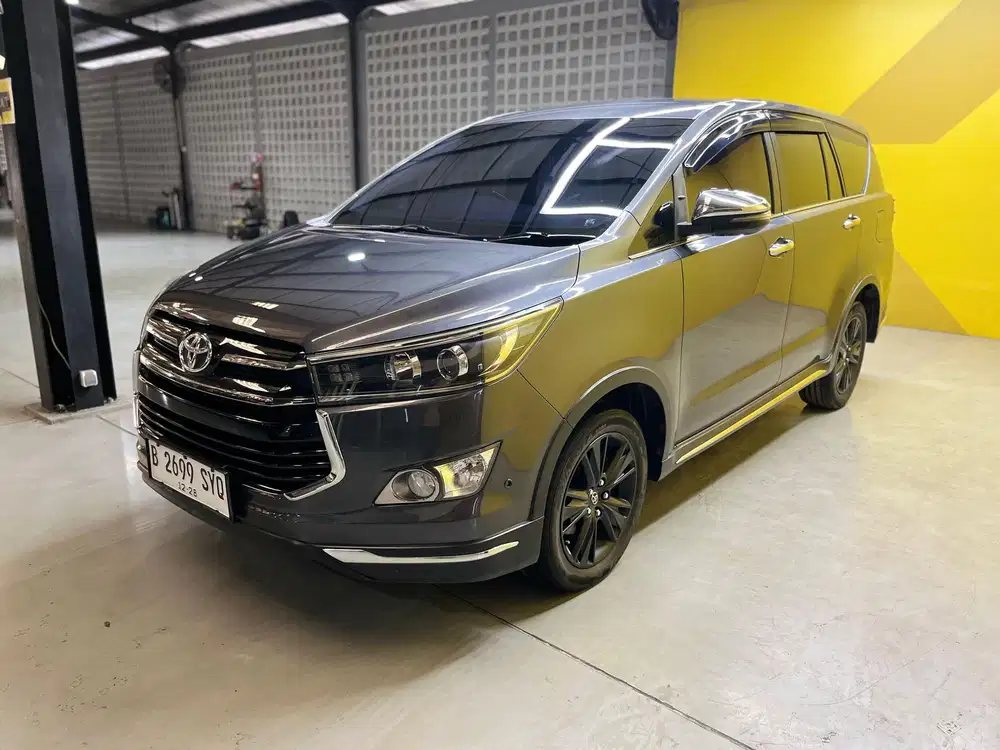 Toyota Innova Venturer 2.4 Diesel AT 2019 Pajak Panjang