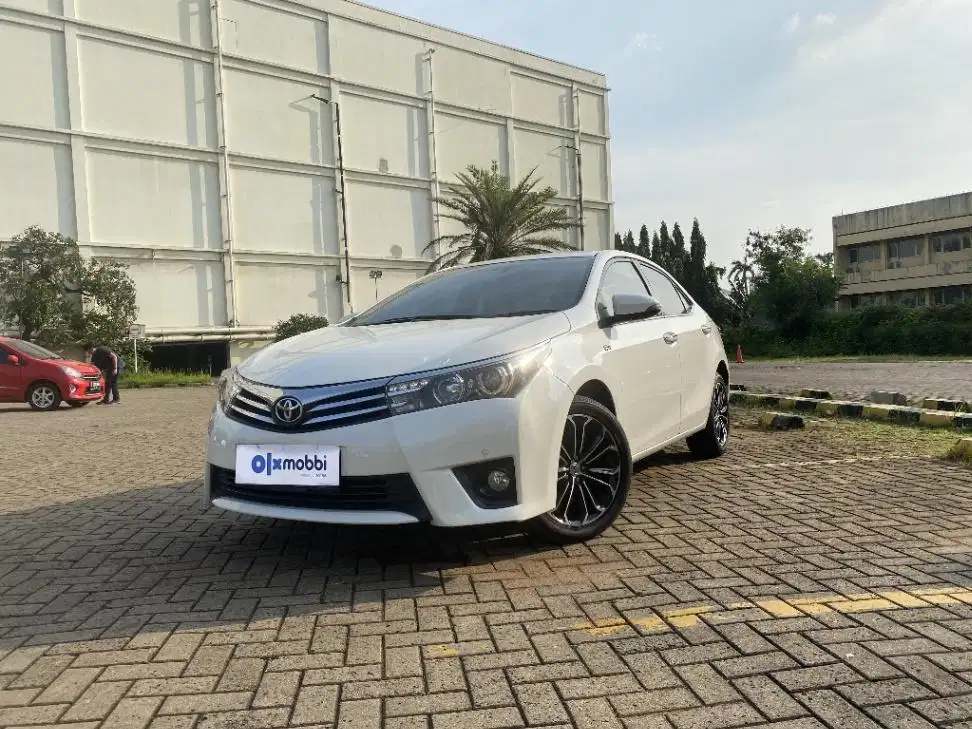 TERMURAH TDP 8,JT Toyota Corolla Altis 1.8 V Bensin-AT Putih 2015