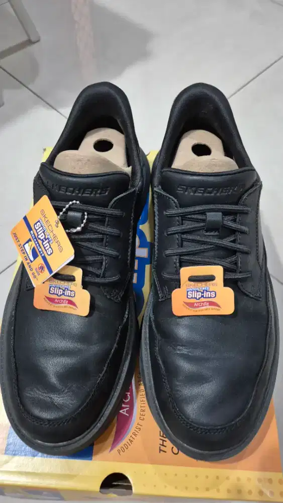 Skechers Pantofel Kulit Slip in