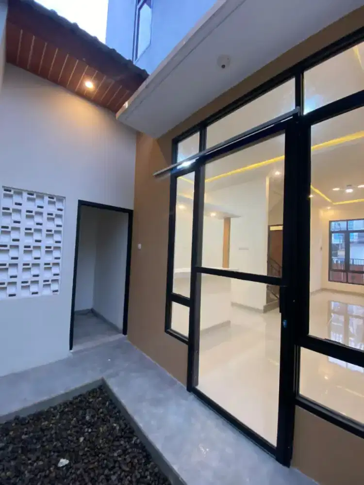 Dijual Rumah Baru 2 lantai siap Huni di Jl Kedungmundu lama Tembalang