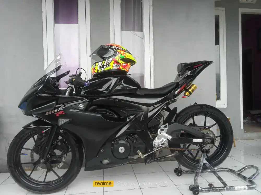 Motor sport GSX-R150 tahun 2018 hitam